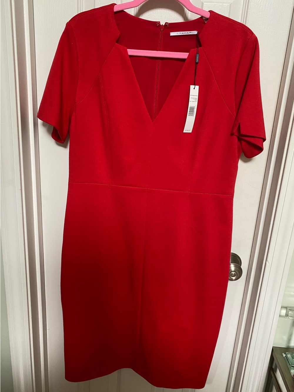 NWT Women’s Tahari Red V-Neck Short Sleeve Dress size 14